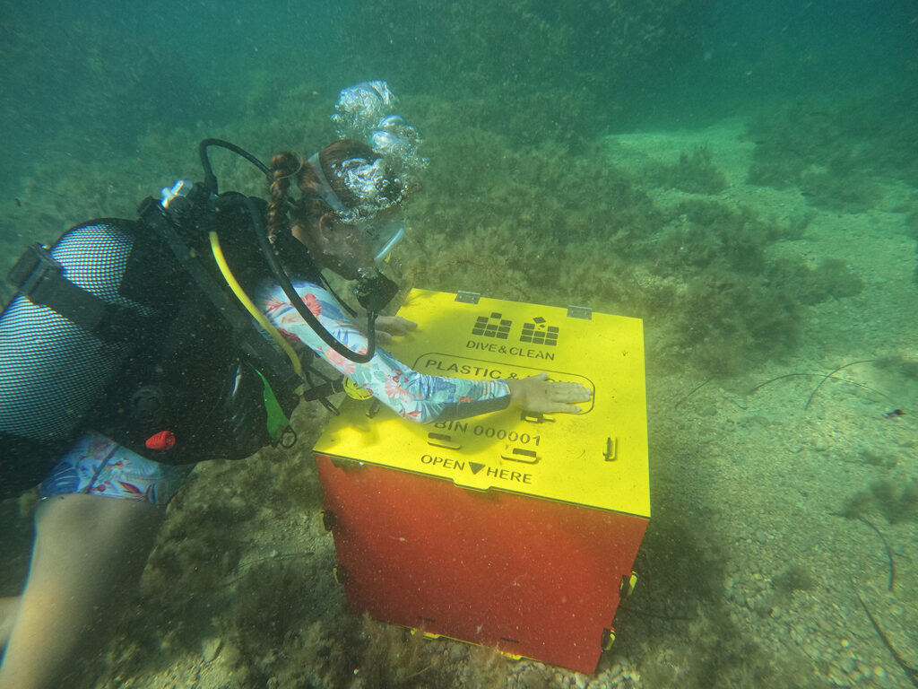 DIVE&CLEAN: Early Submerged Plastic Removal